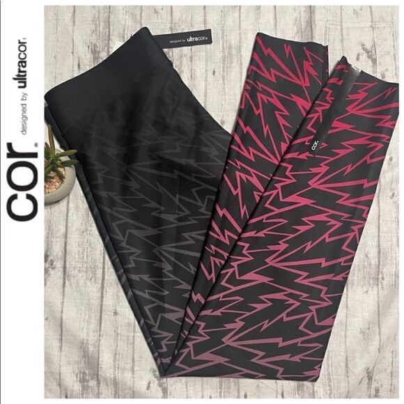 Nwt Ultracor Lightning Bolt Leggings Size Small In Berry - Picture 1 of 13